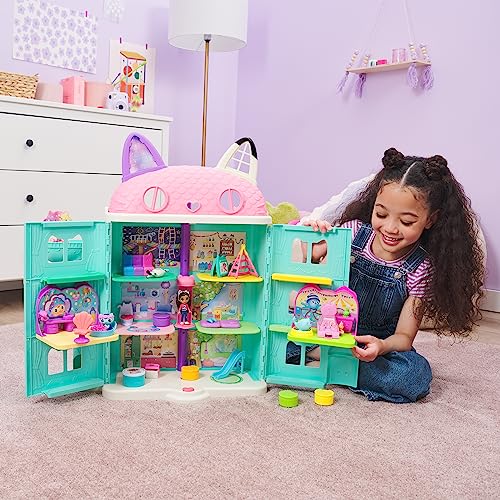Gabby's Dollhouse Travel Themed Figure Set with Gabby Doll, 5 Cat Toys & Accessories C7473